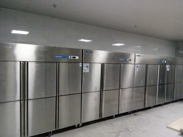 四川四門冰柜選擇時需要注意哪些方面？